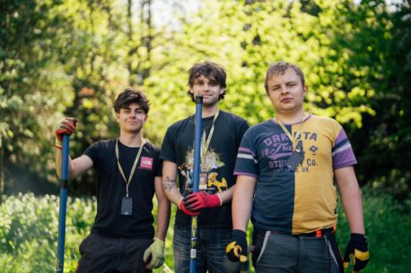 Arboriculture students at Capel Manor College ready to plant trees